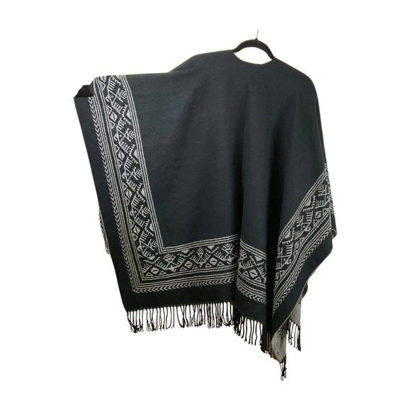 Cajon Tribal Print Fringe Black and Grey Knit Poncho Drape OS - Picture 3 of 5